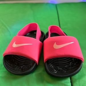 Infant pink and black sandals